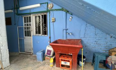 Casa actualmente dividida en 2, con rentas!