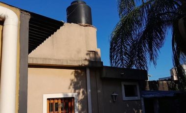 Casa actualmente dividida en 2, con rentas!