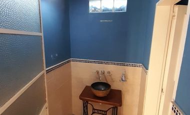 Casa actualmente dividida en 2, con rentas!