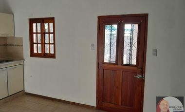 Casa actualmente dividida en 2, con rentas!