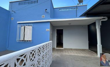 Casa actualmente dividida en 2, con rentas!