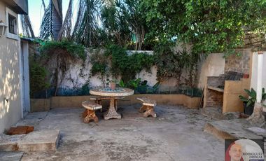 Casa actualmente dividida en 2, con rentas!