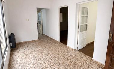 Casa familiar con cochera, patio, jardin y terreno