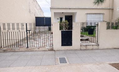 Casa familiar con cochera, patio, jardin y terreno