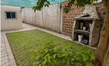 Casa familiar con cochera, patio, jardin y terreno