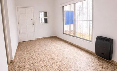 Casa familiar con cochera, patio, jardin y terreno