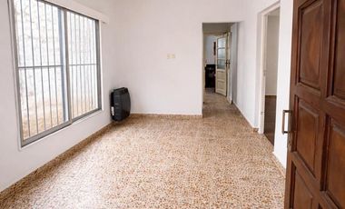 Casa familiar con cochera, patio, jardin y terreno