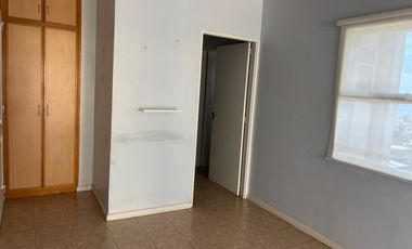 DEPTO DE 2 DORMITORIOS EN ALQUILER CENTRICO CON COCHERA