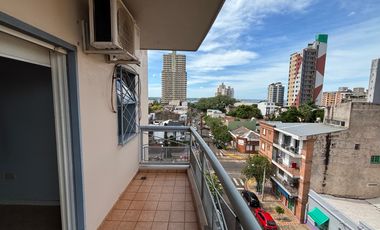 DEPTO DE 2 DORMITORIOS EN ALQUILER CENTRICO CON COCHERA