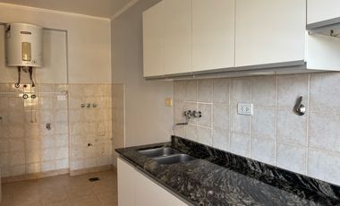 DEPTO DE 2 DORMITORIOS EN ALQUILER CENTRICO CON COCHERA