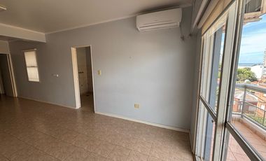 DEPTO DE 2 DORMITORIOS EN ALQUILER CENTRICO CON COCHERA