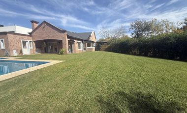 Casa en Alquiler en barrio Santa Maria de Los Olivos, Malvinas Argentinas, Pilar
