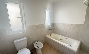 Casa en Alquiler en barrio Santa Maria de Los Olivos, Malvinas Argentinas, Pilar