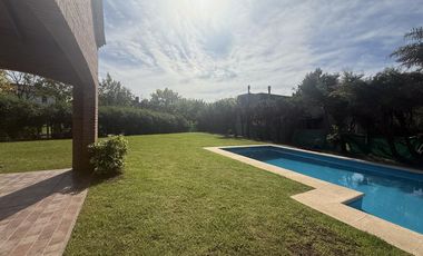 Casa en Alquiler en barrio Santa Maria de Los Olivos, Malvinas Argentinas, Pilar