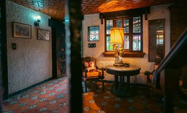 Casa en venta cerca de CU, pintoresca, amplia, segura, estilo colonial y jardín