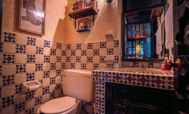 Casa en venta cerca de CU, pintoresca, amplia, segura, estilo colonial y jardín