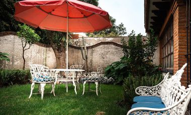 Casa en venta cerca de CU, pintoresca, amplia, segura, estilo colonial y jardín