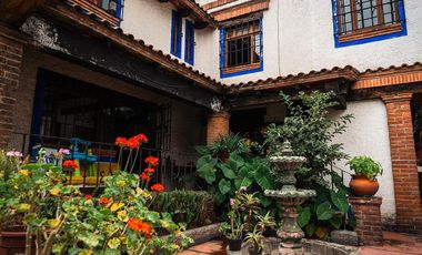 Casa en venta cerca de CU, pintoresca, amplia, segura, estilo colonial y jardín