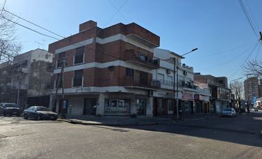 Local de 56m2, Exc. estado y ubic en Lanús Oeste.