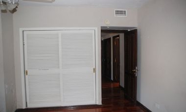 VENTA CASA ACASSUSO 7 AMBIENTES JARDIN PILETA