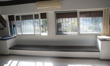 VENTA CASA ACASSUSO 7 AMBIENTES JARDIN PILETA