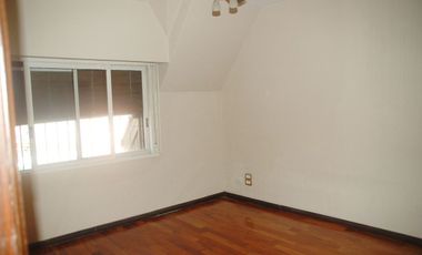 VENTA CASA ACASSUSO 7 AMBIENTES JARDIN PILETA