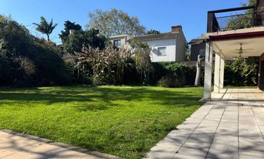 VENTA CASA ACASSUSO 7 AMBIENTES JARDIN PILETA