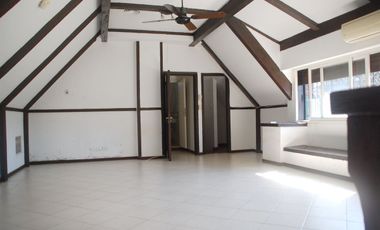 VENTA CASA ACASSUSO 7 AMBIENTES JARDIN PILETA