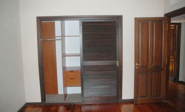 VENTA CASA ACASSUSO 7 AMBIENTES JARDIN PILETA