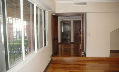 VENTA CASA ACASSUSO 7 AMBIENTES JARDIN PILETA