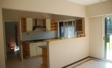 VENTA CASA ACASSUSO 7 AMBIENTES JARDIN PILETA