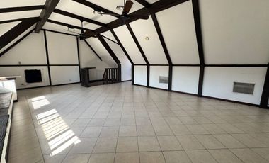 VENTA CASA ACASSUSO 7 AMBIENTES JARDIN PILETA