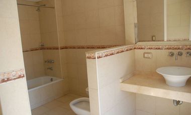 VENTA CASA ACASSUSO 7 AMBIENTES JARDIN PILETA