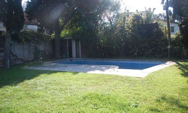 VENTA CASA ACASSUSO 7 AMBIENTES JARDIN PILETA
