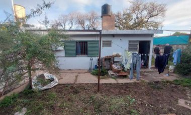 Casa de 2 dorm y cochera en Ciudadela Norte