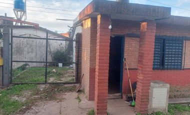 Casa de 2 dorm y cochera en Ciudadela Norte