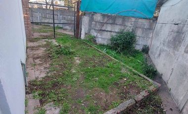Casa de 2 dorm y cochera en Ciudadela Norte