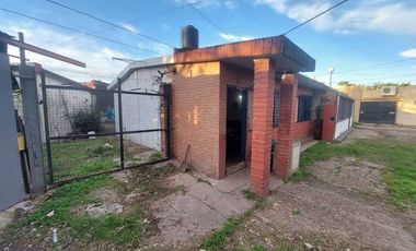 Casa de 2 dorm y cochera en Ciudadela Norte