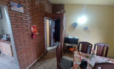 Casa de 2 dorm y cochera en Ciudadela Norte