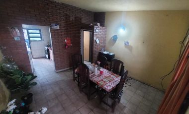 Casa de 2 dorm y cochera en Ciudadela Norte