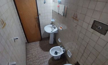 Casa de 2 dorm y cochera en Ciudadela Norte