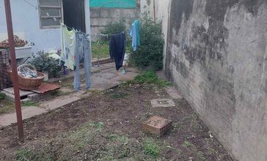 Casa de 2 dorm y cochera en Ciudadela Norte