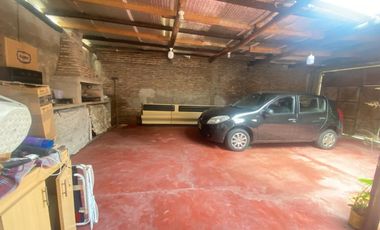 VENTA CASA PATIO, JARDIN,PARRILLA EN EZEIZA