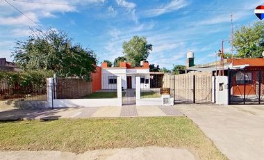 VENTA CASA 3 AMB FLORENCIO VARELA PARQUE Y COCHERA