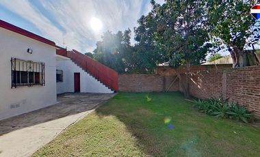 VENTA CASA 3 AMB FLORENCIO VARELA PARQUE Y COCHERA