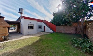 VENTA CASA 3 AMB FLORENCIO VARELA PARQUE Y COCHERA