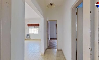 VENTA CASA 3 AMB FLORENCIO VARELA PARQUE Y COCHERA