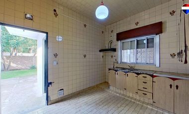 VENTA CASA 3 AMB FLORENCIO VARELA PARQUE Y COCHERA