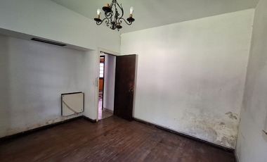 CASA 3 AMB, EN VENTA EN BERAZATEGUI CON JARDIN