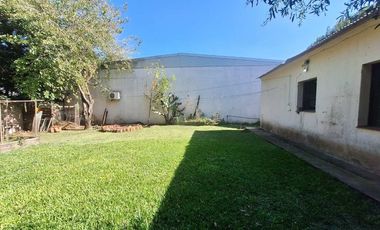 CASA 3 AMB, EN VENTA EN BERAZATEGUI CON JARDIN